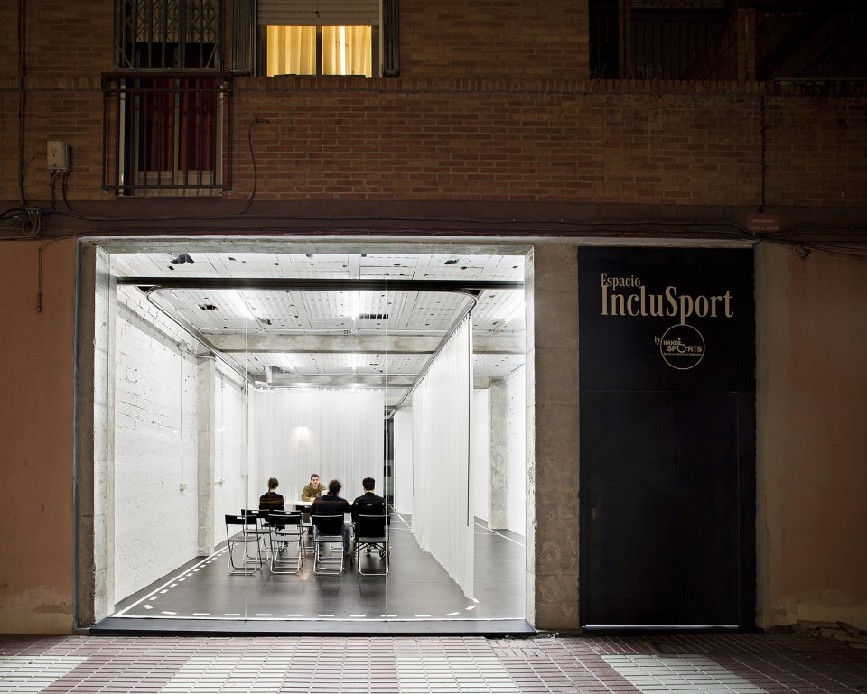 2-entrance1_playground as an office_SERRANO + BAQUERO
