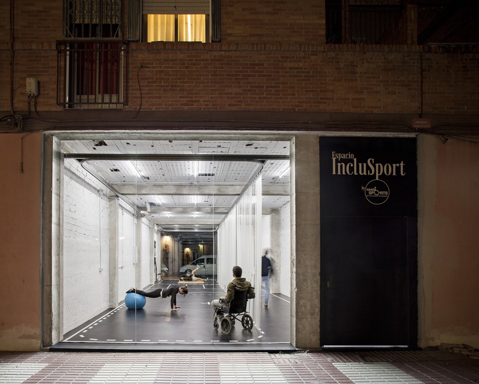 2-entrance3_playground as an office_SERRANO + BAQUERO