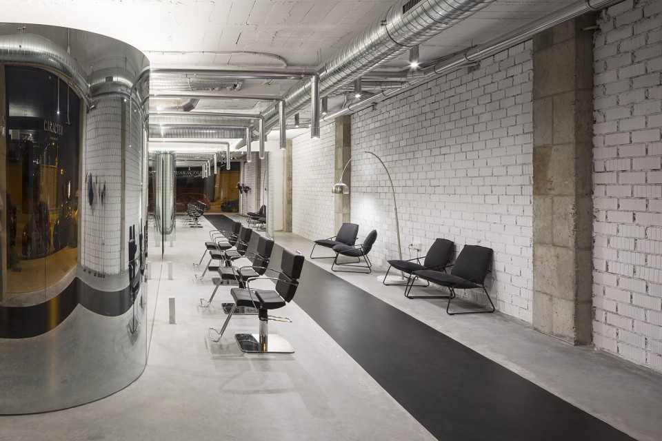 4-hair cut_if these walls_ SERRANO + BAQUERO