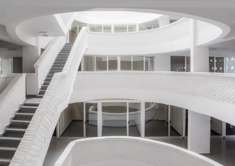 4-inclined atrium3_lideta mercato_vilalta