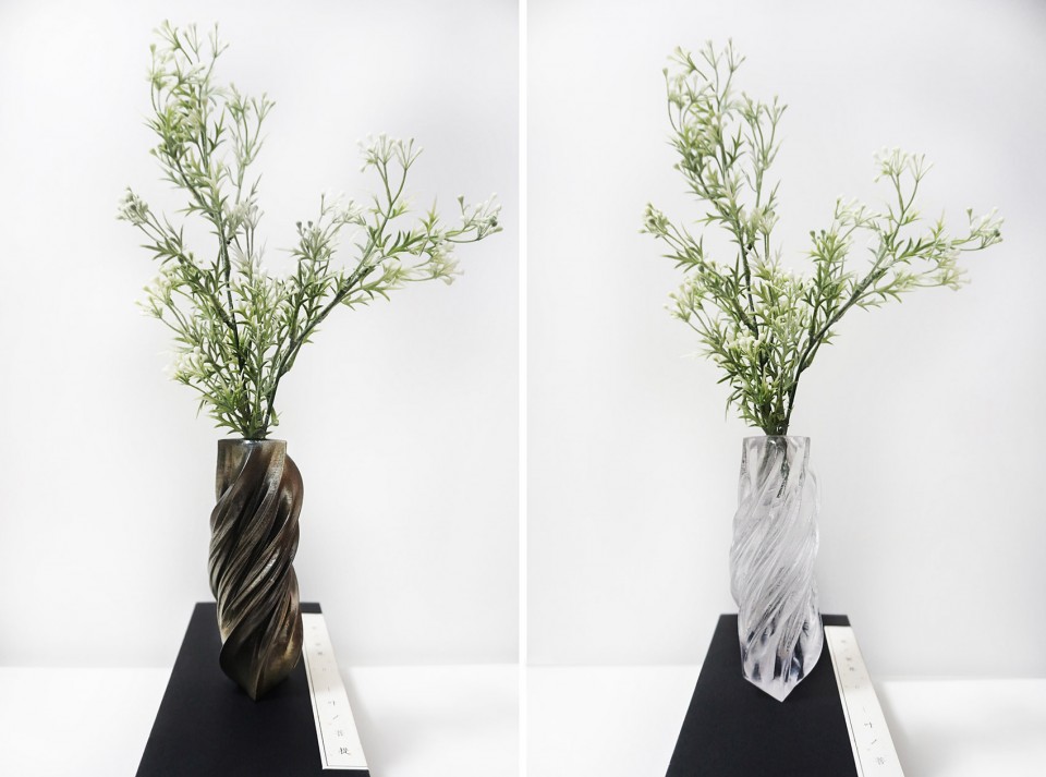 001-A vase By Weiwei Mao