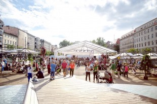 001-Temporary-public-space-for-Malta-Festival-Poznan-2016-on-Plac-Wolnosci-by-Atelier-Starzak-Strebicki-960x636