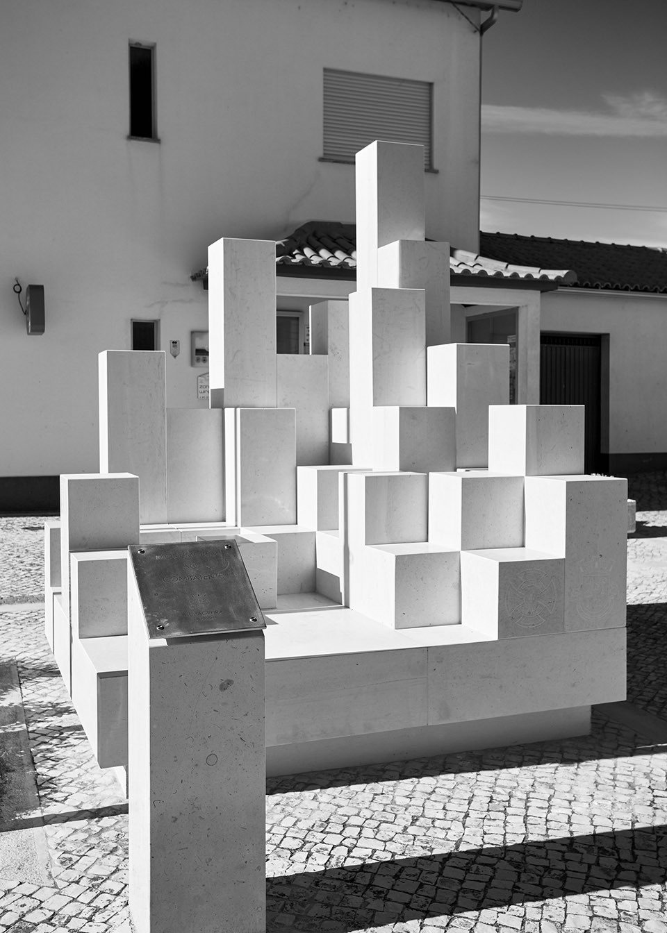 002-Memorial to Combatants by Bruno Lucas Dias and Luis Ventura