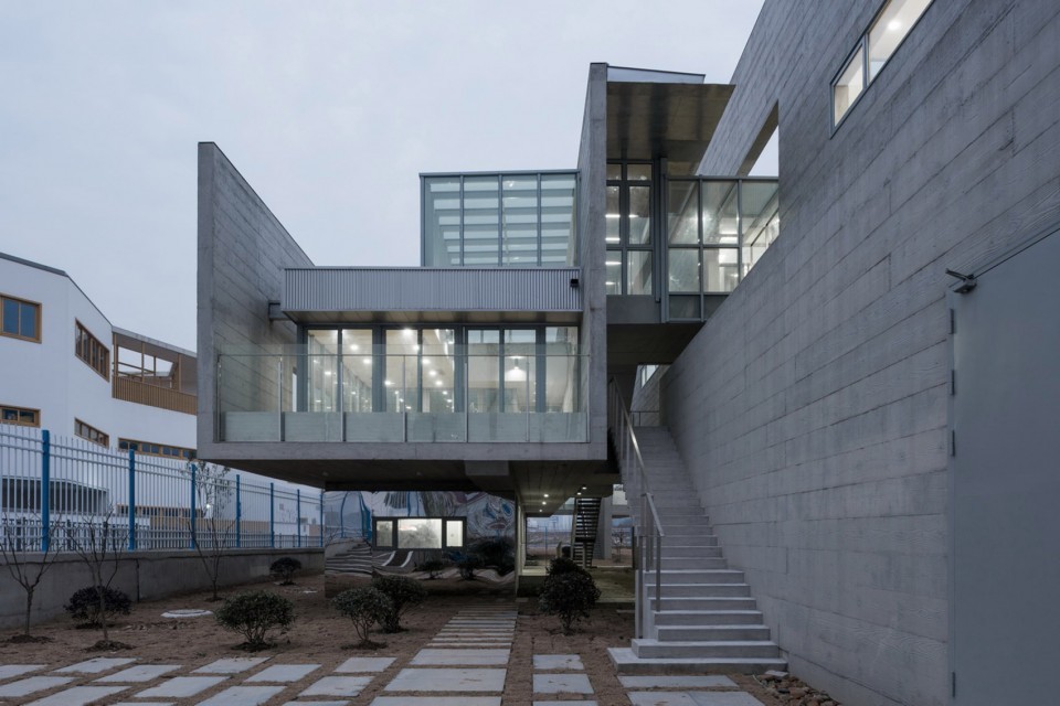 006-Control-House-for-the-Pump-Sluice-Station-on-Nangupu-River-By-Atelier-Z--960x640