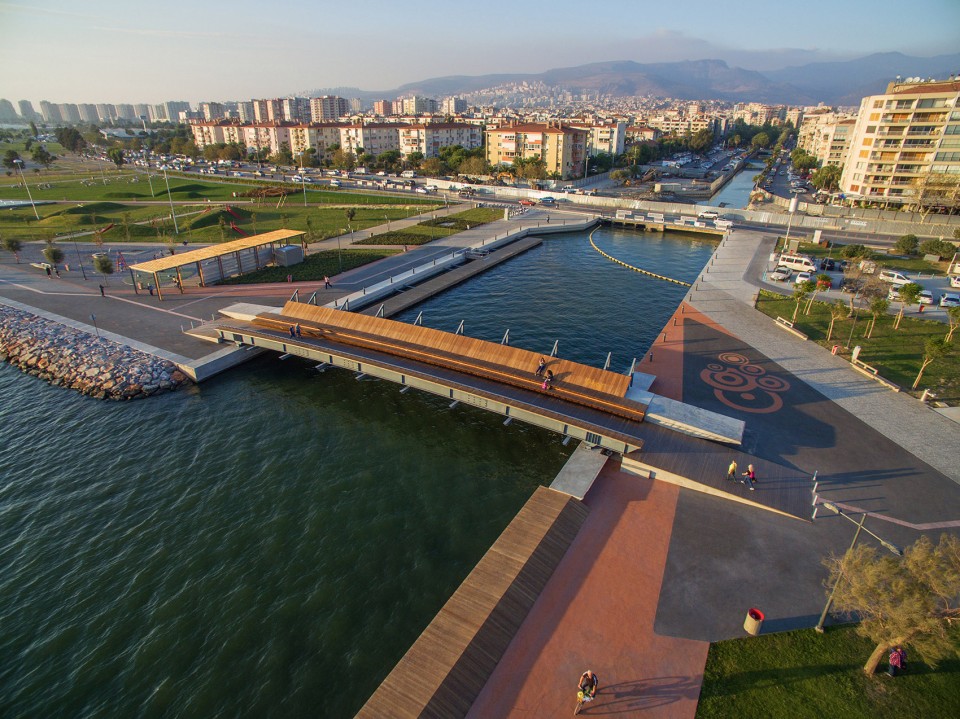 011-Bostanli Footbridge & Sunset Lounge