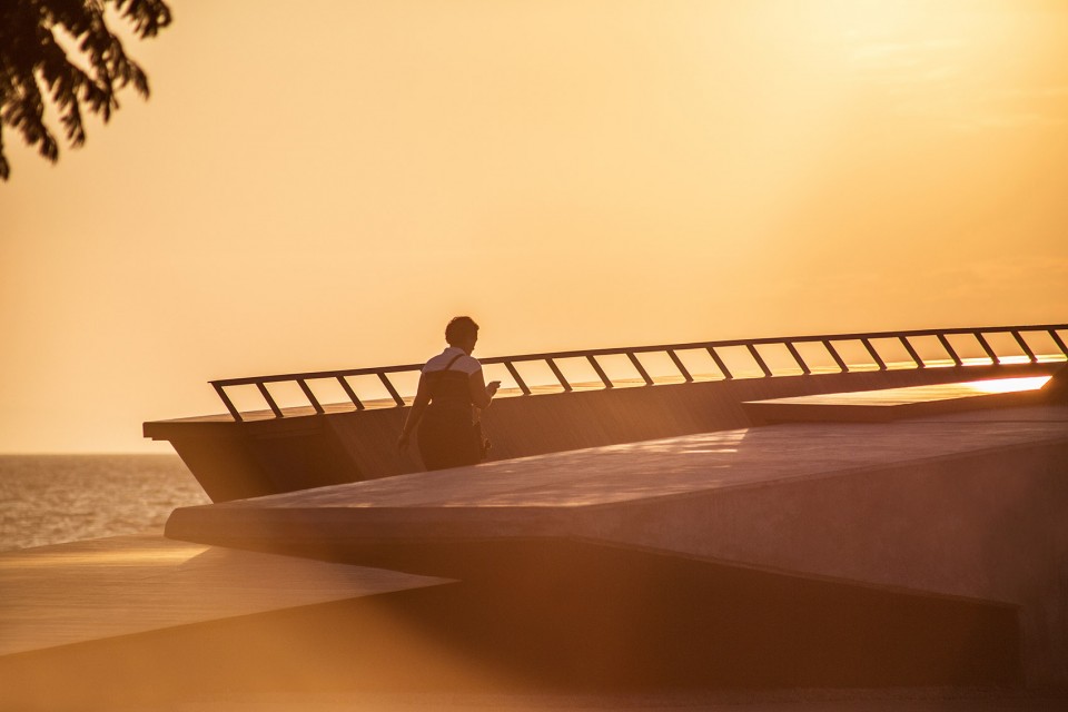 025-Bostanli Footbridge & Sunset Lounge