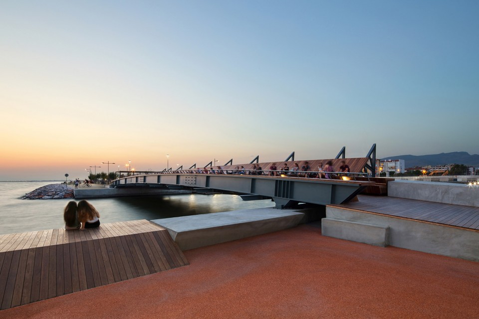 027-Bostanli Footbridge & Sunset Lounge