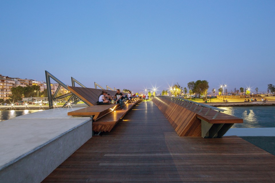 Bostanli Footbridge Sunset Lounge