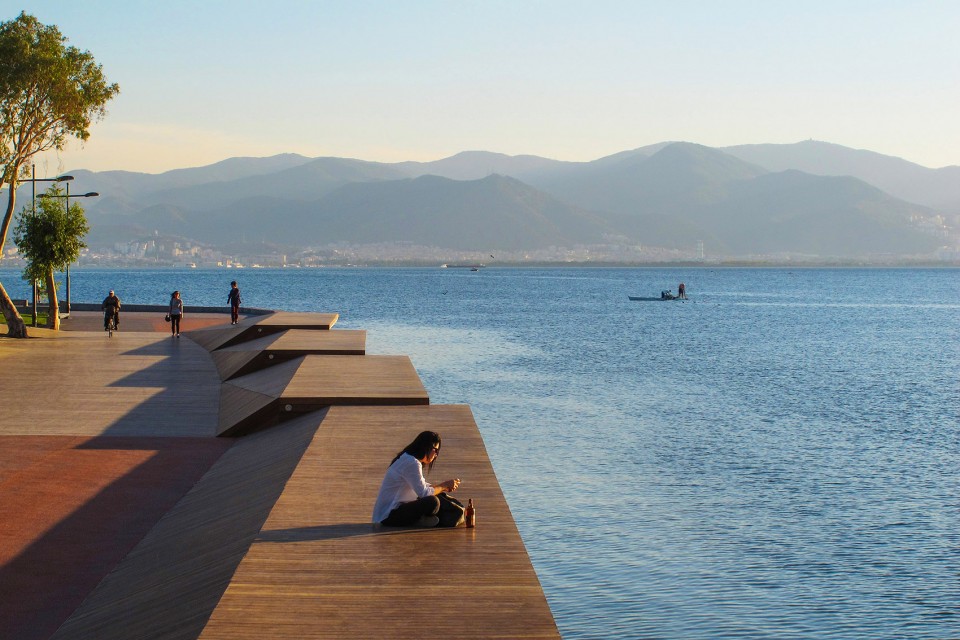 038-Bostanli Footbridge & Sunset Lounge