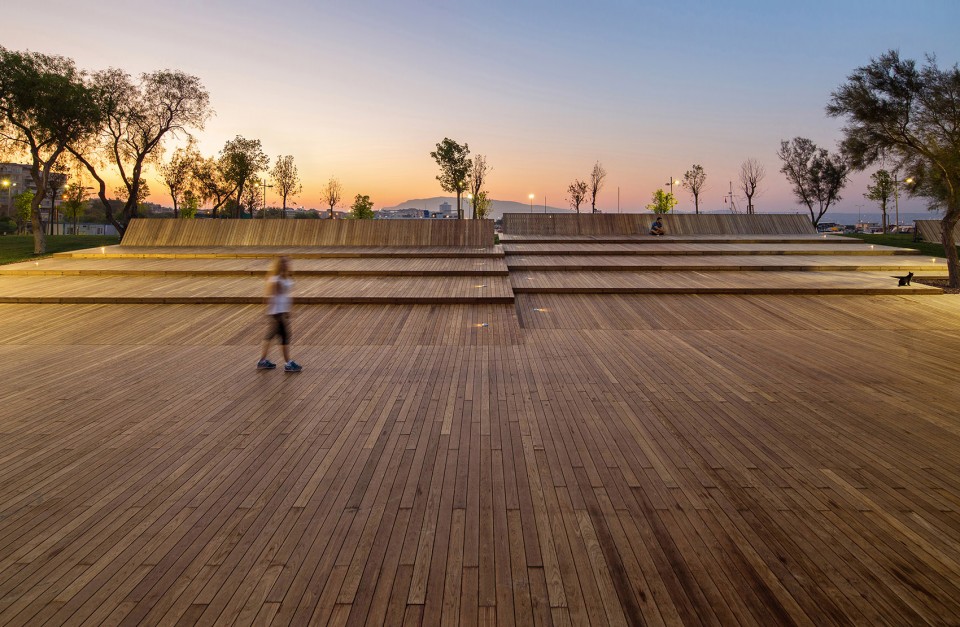 039-Bostanli Footbridge & Sunset Lounge