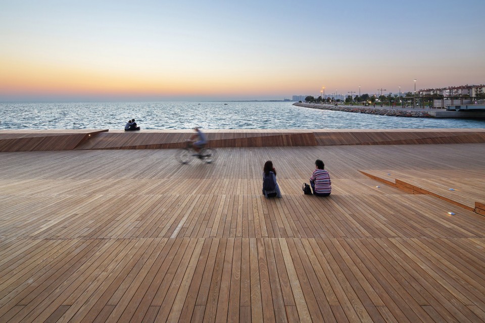 044-Bostanli Footbridge & Sunset Lounge
