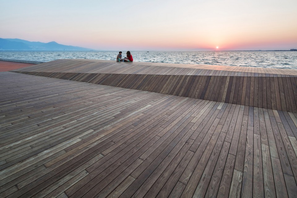 045-Bostanli Footbridge & Sunset Lounge