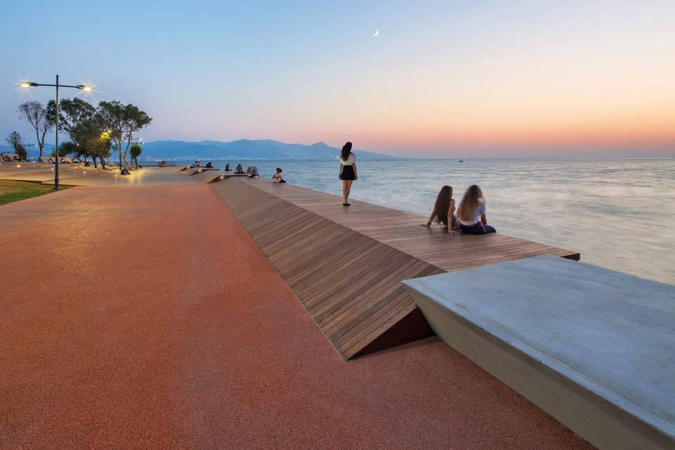 048-Bostanli Footbridge & Sunset Lounge