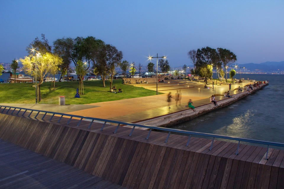 051-Bostanli Footbridge & Sunset Lounge