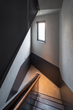 063-Eight Tenths Garden-Stairs