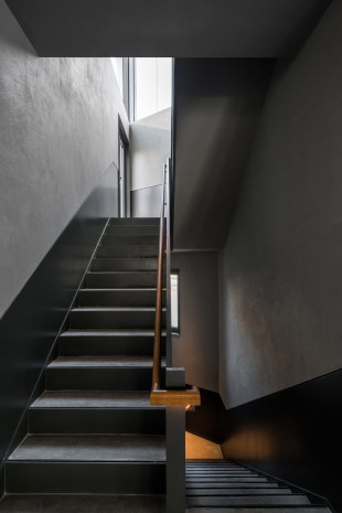 064-Eight Tenths Garden-Stairs