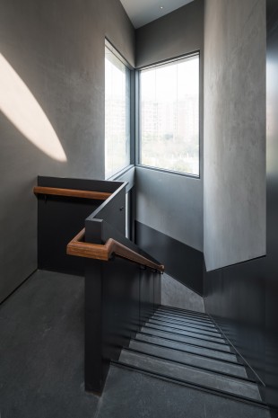 065-Eight Tenths Garden-Stairs