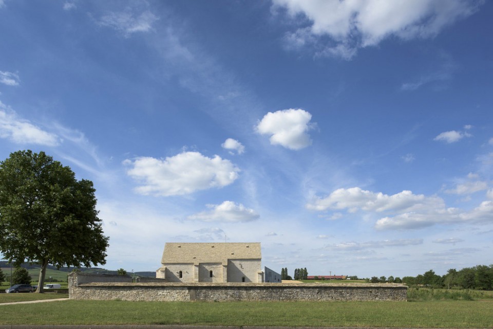 walls Conversion of the Former Hospital JUNG Architectures Simon Buri