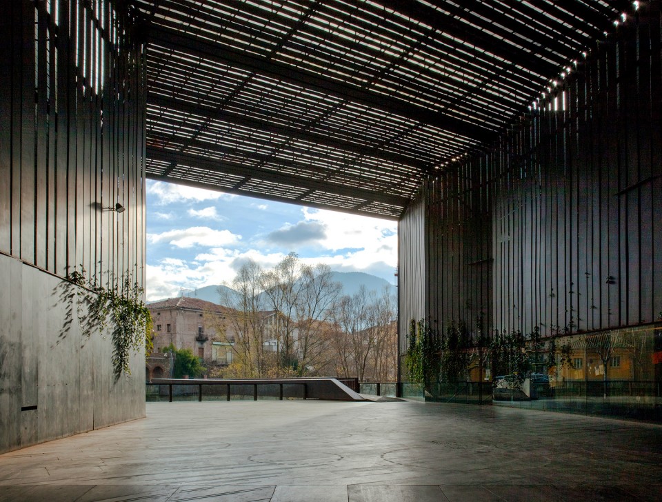 10-LaLiraTheater_1