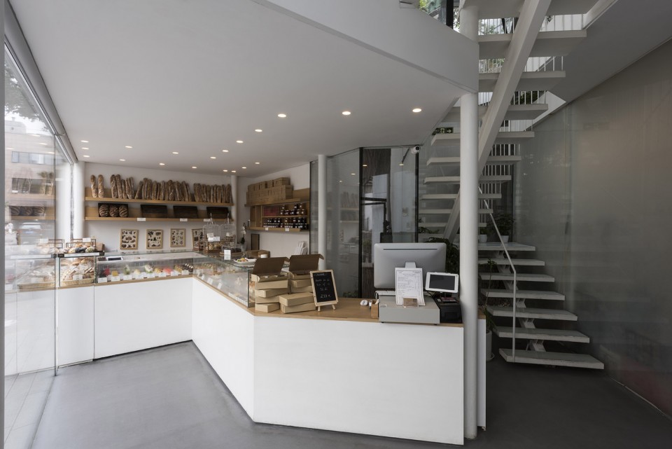 2-一层售卖区的地面是区别于白色的灰色_TiensTiens cafe_TAO