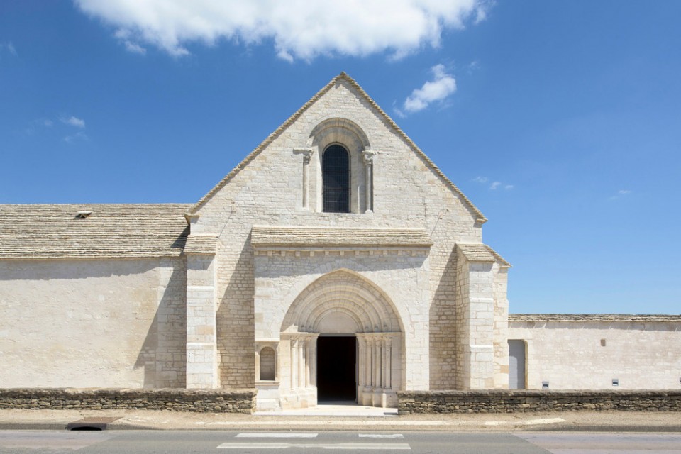 entrance Conversion of the Former Hospital JUNG Architectures Simon Buri