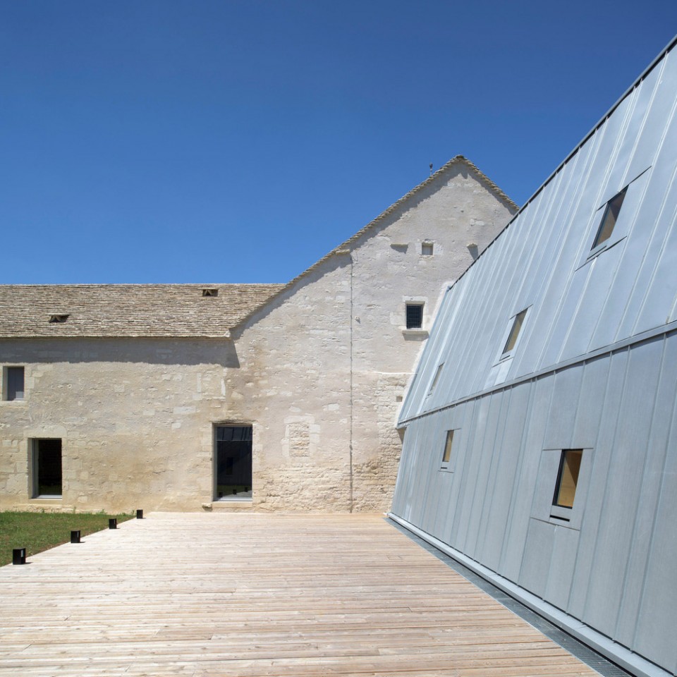 new and old Conversion of the Former Hospital JUNG Architectures Simon Buri