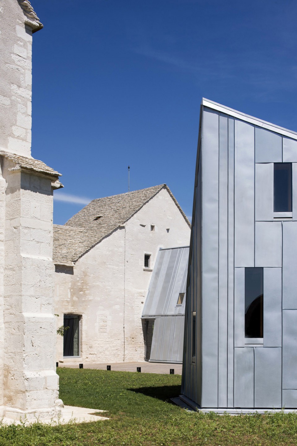 courtyard Conversion of the Former Hospital JUNG Architectures Simon Buri