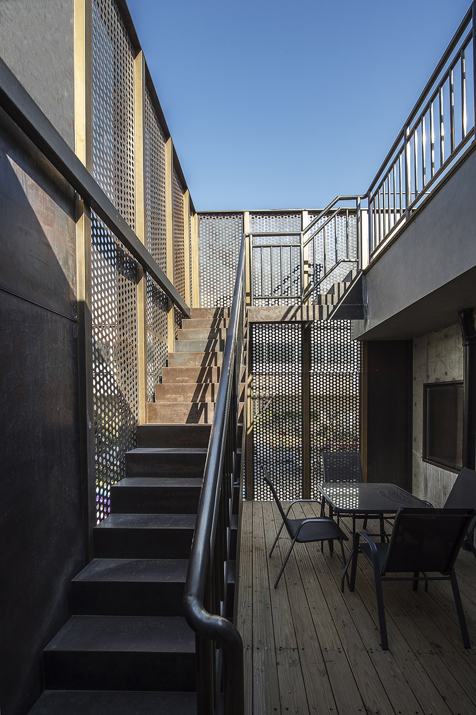 图15_Bombardier Flagship Store_ Ben Zhe Architecture