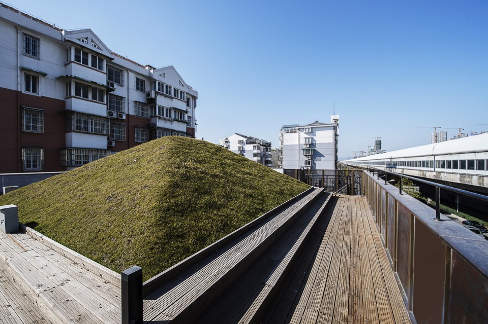 图16_Bombardier Flagship Store_ Ben Zhe Architecture