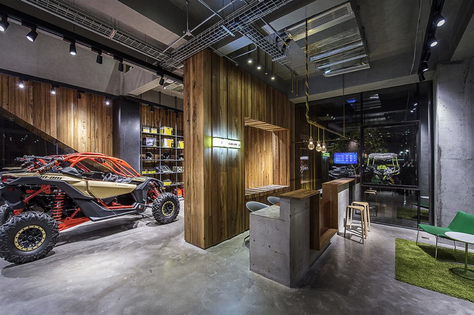 图18_Bombardier Flagship Store_ Ben Zhe Architecture