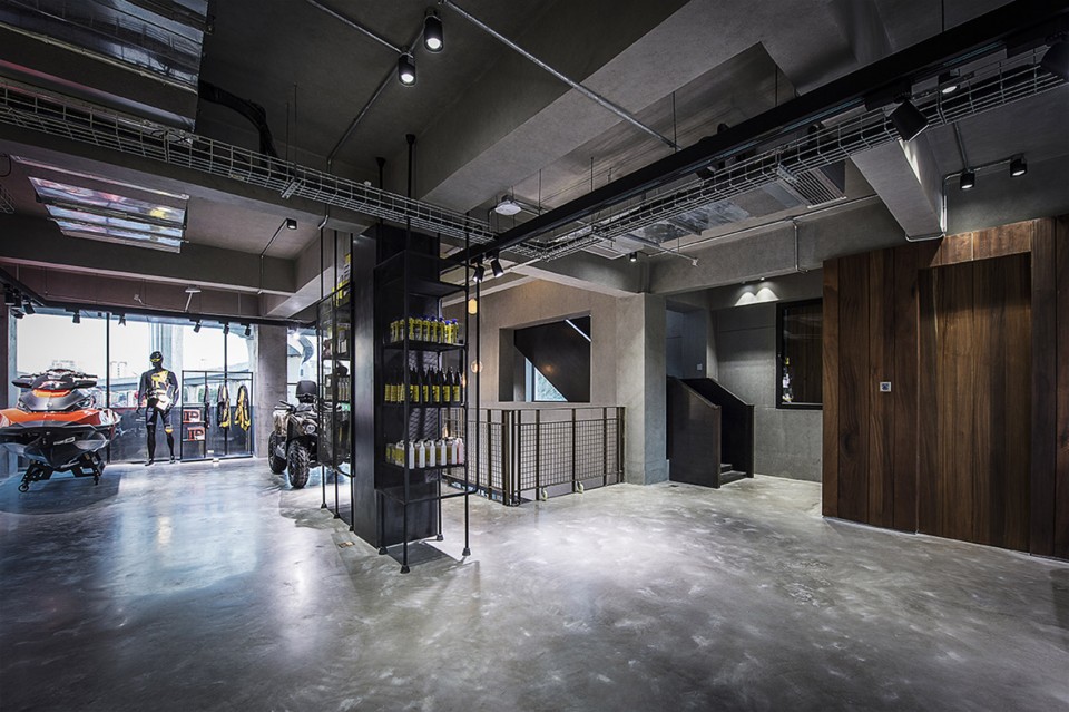 图19_Bombardier Flagship Store_ Ben Zhe Architecture