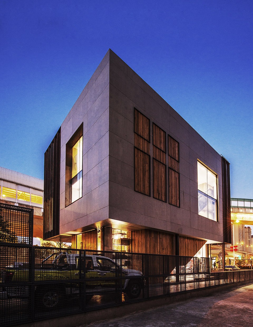 图2_Bombardier Flagship Store_ Ben Zhe Architecture