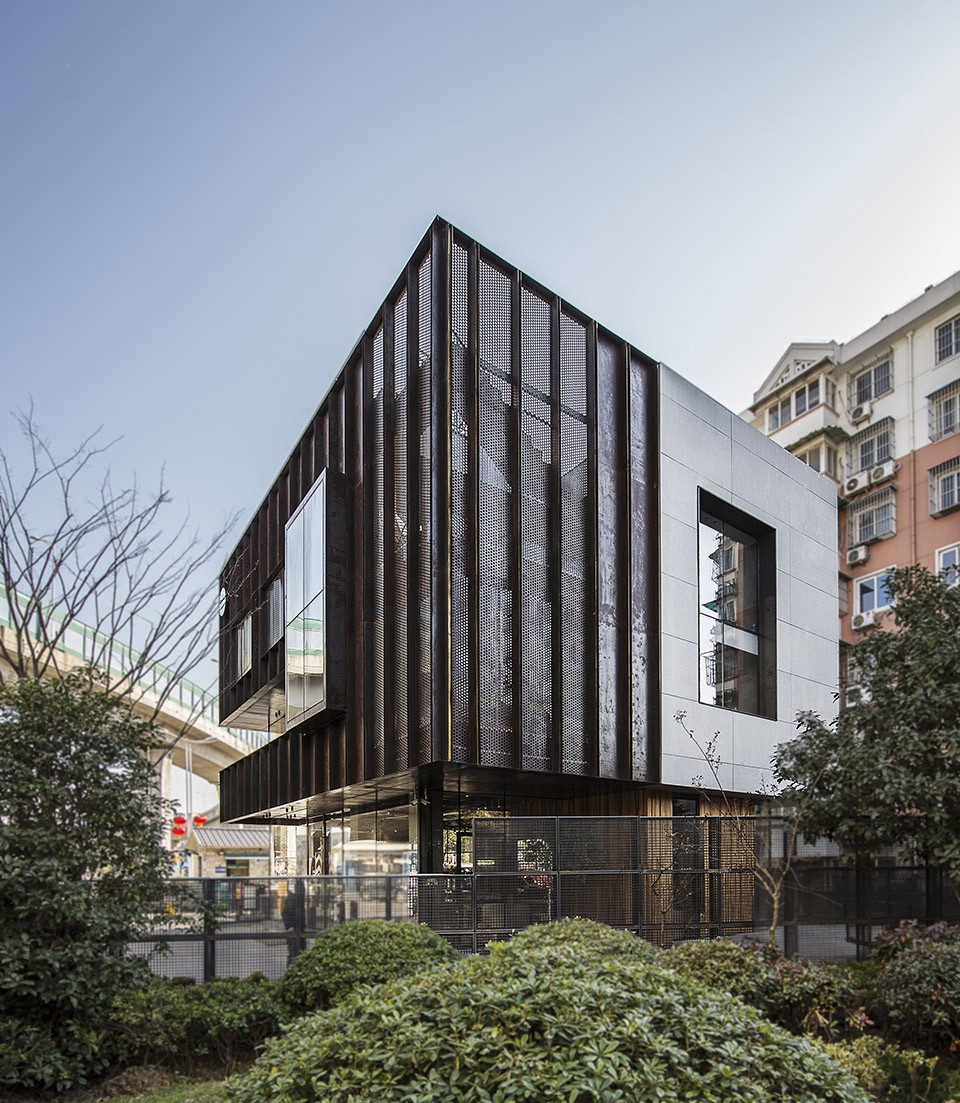 图6_Bombardier Flagship Store_ Ben Zhe Architecture