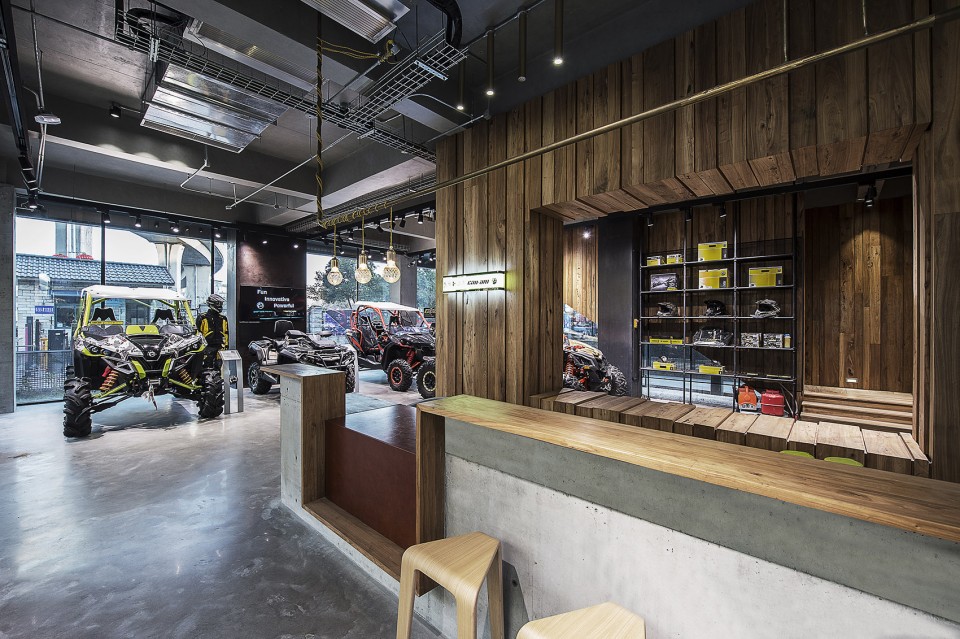 图7_Bombardier Flagship Store_ Ben Zhe Architecture
