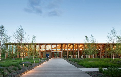 华盛顿州果园里的办公空间 / Graham Baba Architects