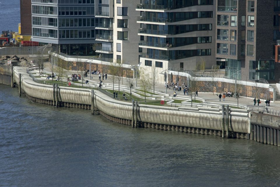 Open Space in Hafencity Bombenschaden 1 Duccio Malagamba