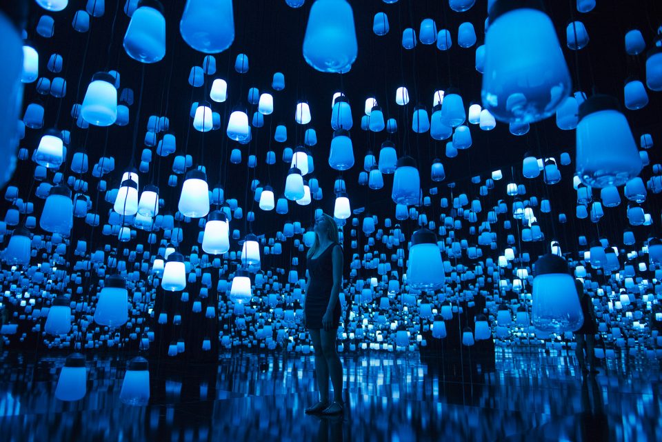 teamLab Forest of Resonating Lamps 1