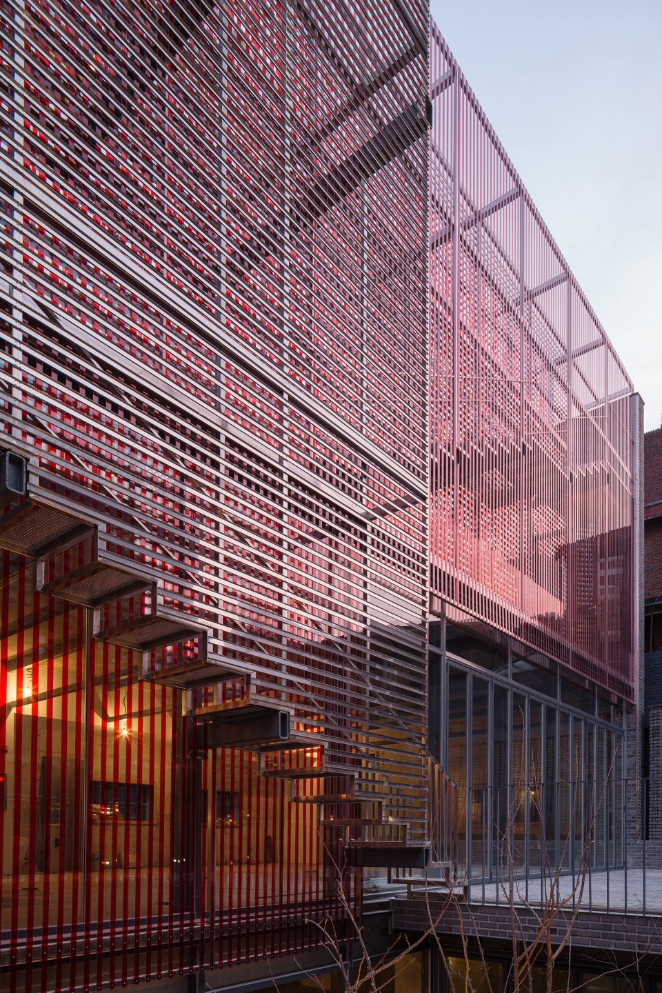 003-Red Mirror Exterior 03-kyung Roh