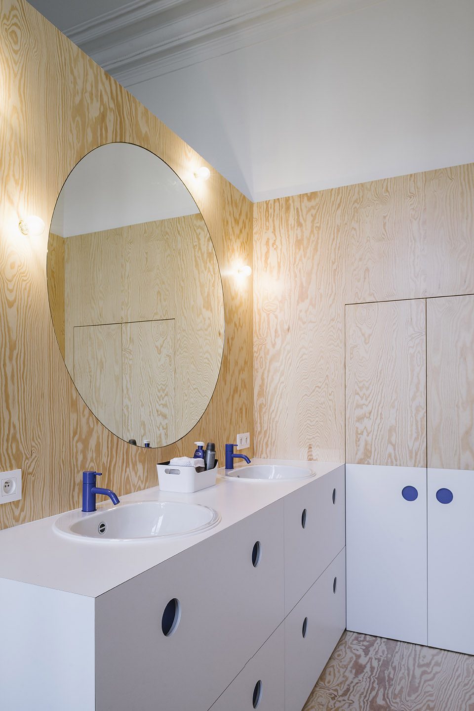 MOR – BATHROOM By VAN STAEYEN INTERIOR ARCHITECTS