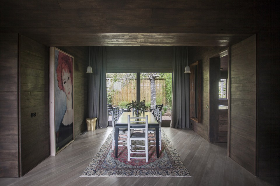 暗调典雅 - 澳大利亚的硬木度假小屋 / Adam Kane Architects