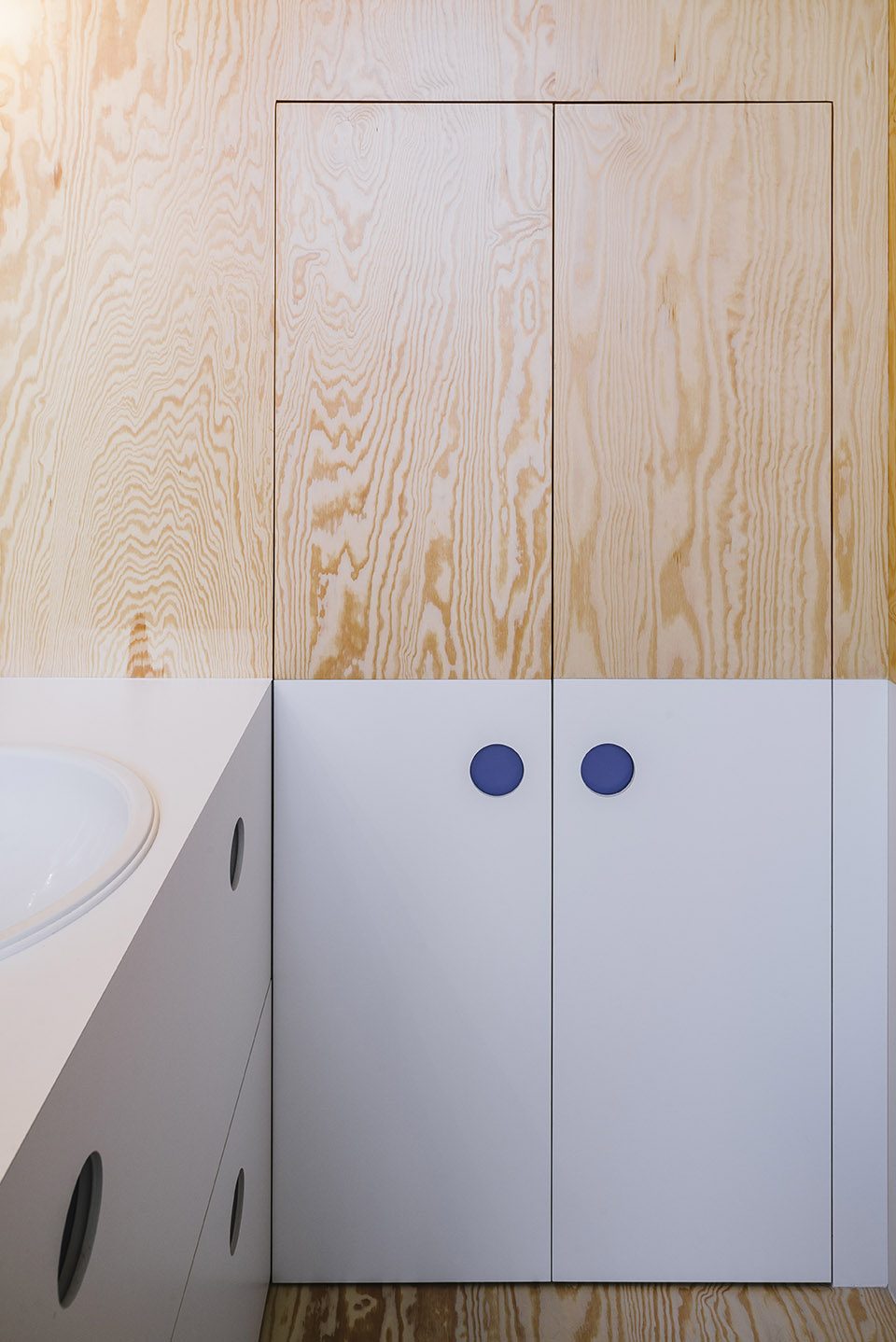 MOR – BATHROOM By VAN STAEYEN INTERIOR ARCHITECTS