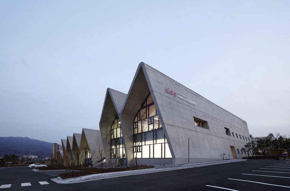 Future Design Center Exterior image 07