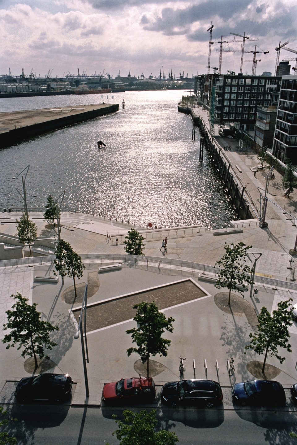 Open Space in Hafencity Marco Polo Terraces 1 Alex Gaultier