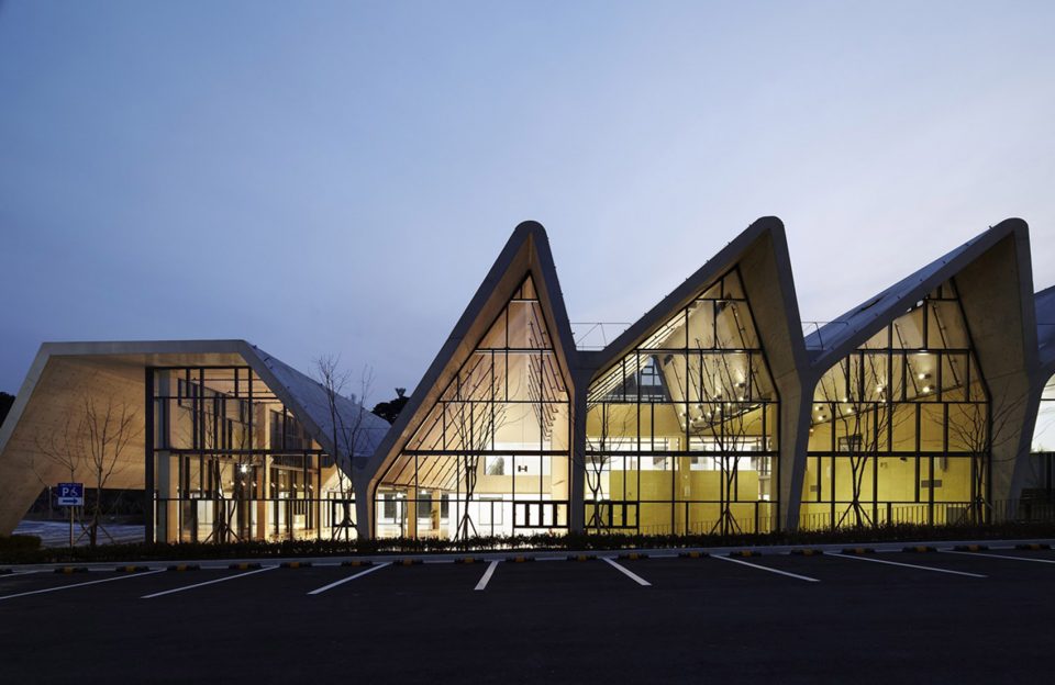 Future Design Center Exterior image 12