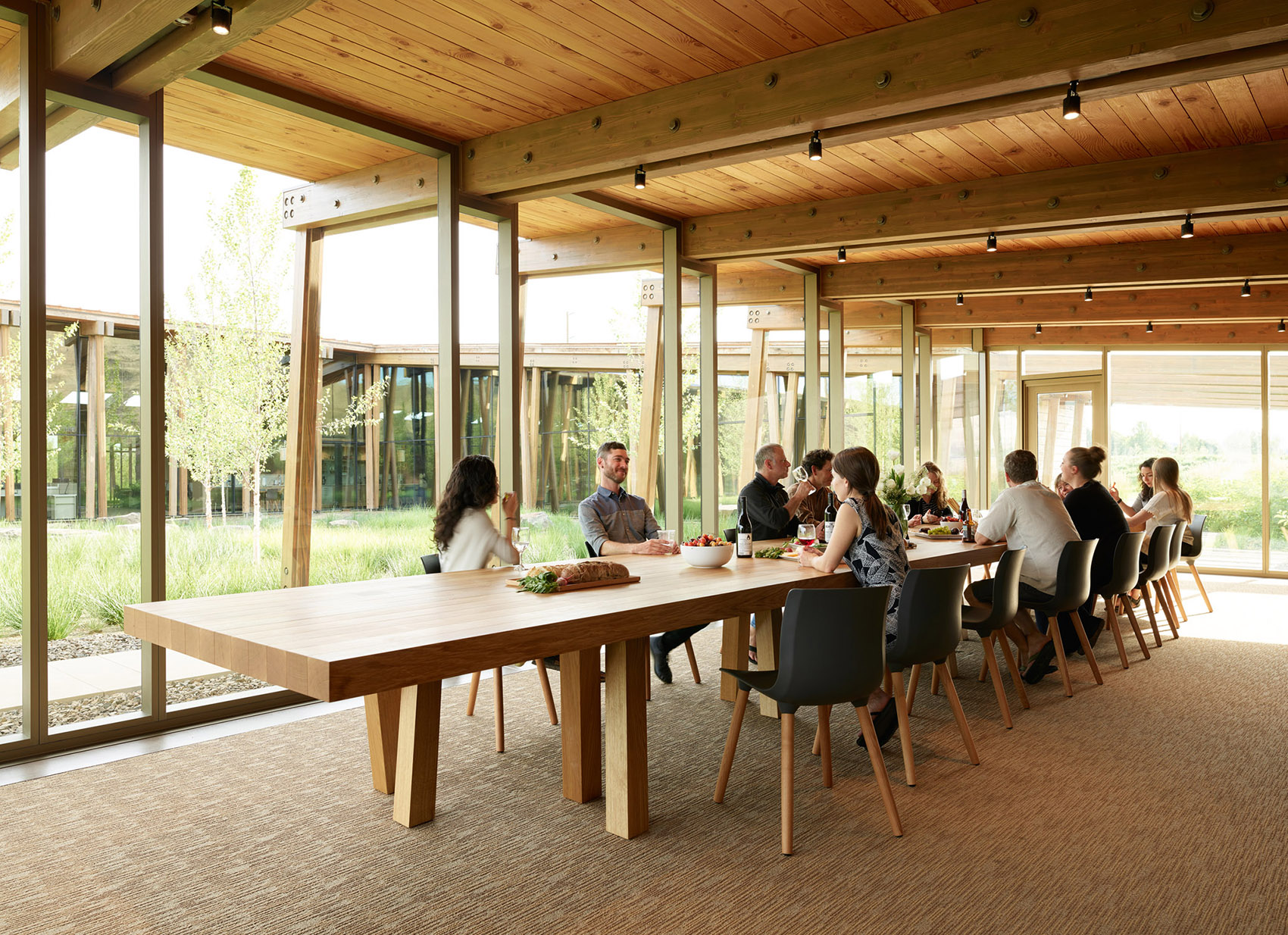 Washington Fruit & Produce Co. Headquarters By Graham Baba Architects 谷德设计网