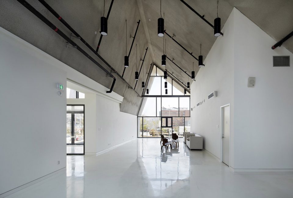 Future Design Center Interior image 04