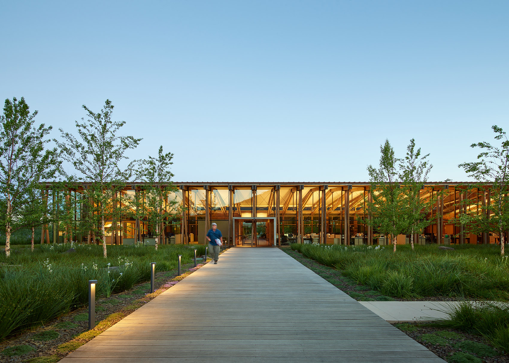 Washington Fruit & Produce Co. Headquarters By Graham Baba Architects 谷德设计网