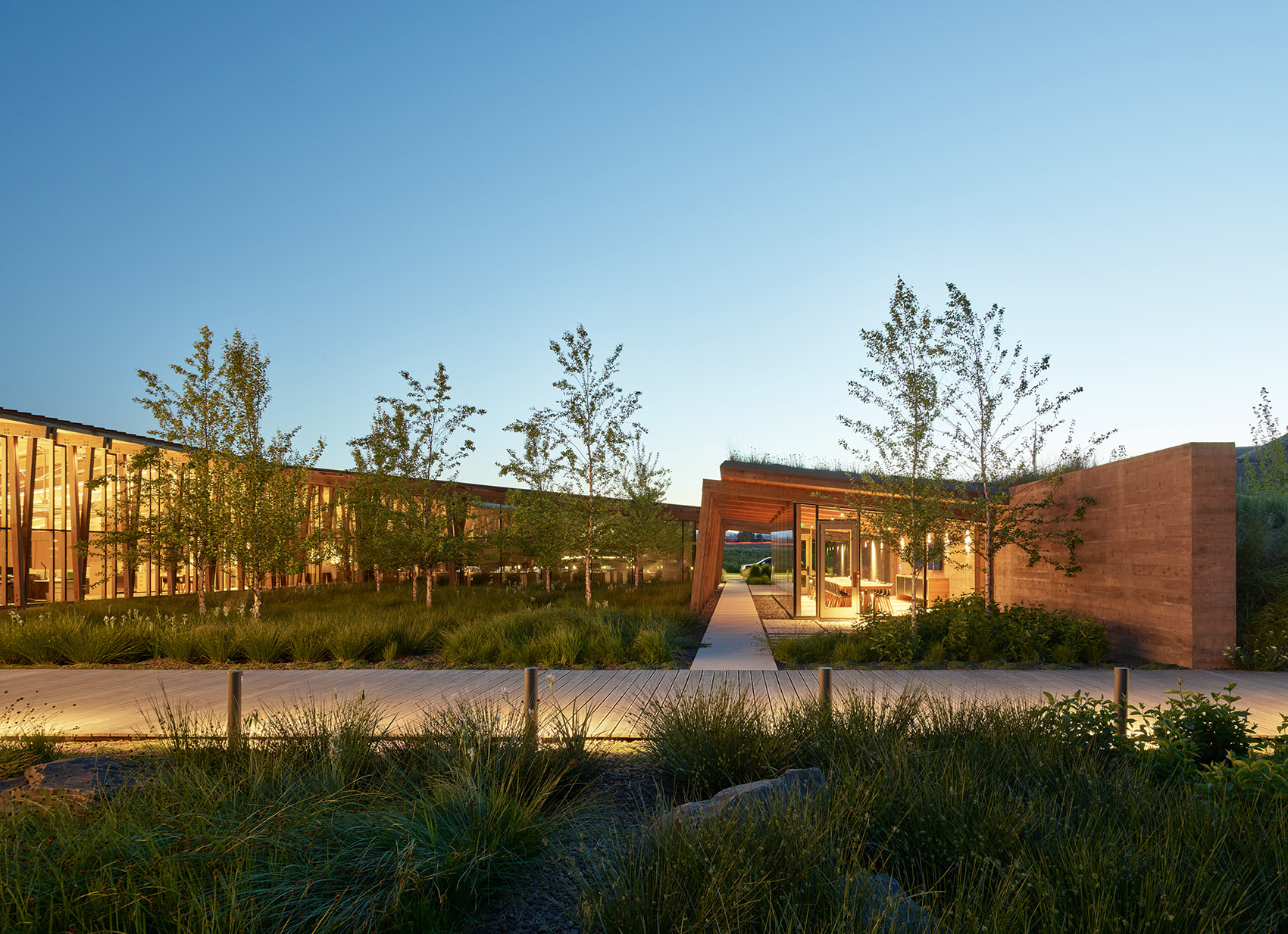 Washington Fruit & Produce Co. Headquarters By Graham Baba Architects 谷德设计网