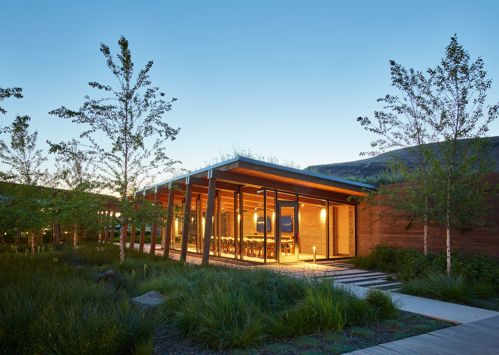 Washington Fruit & Produce Co. Headquarters By Graham Baba Architects 谷德设计网