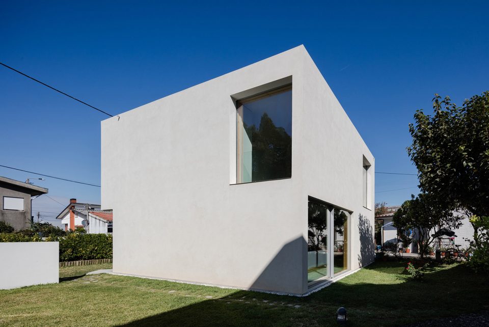 MAMI HOUSE by arch. José Carlos Nunes de Oliveira